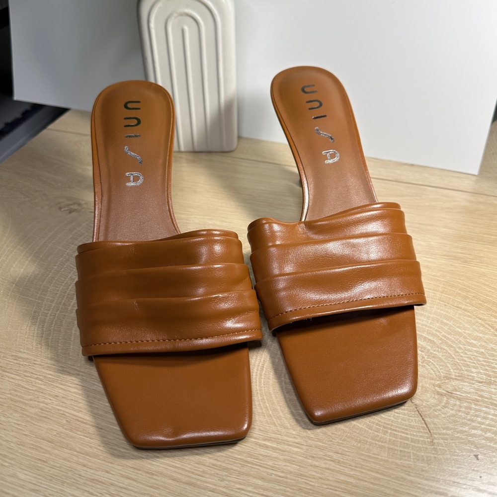 Square toe kitten heels brown faux leather